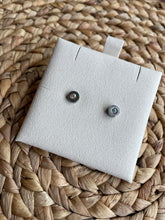 Load image into Gallery viewer, Simple and Sweet Earrings